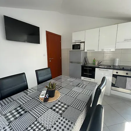 Karadza Apartment Kaštela
