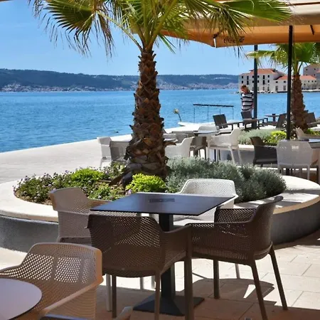 Apartment Karadza Kaštela